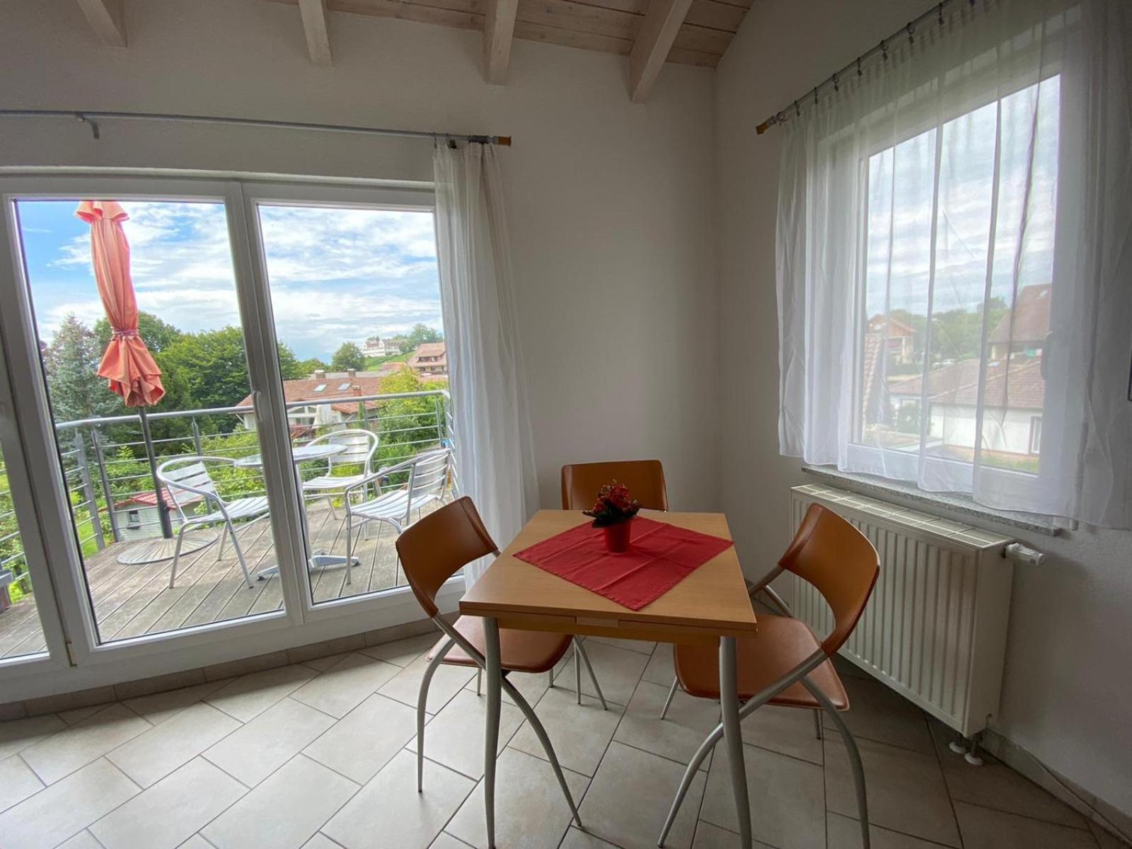 Haus Lorenz, Ferienwohnungen Immenstaad am Bodensee Exterior foto